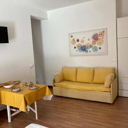 Sunny With Terrace In Area Apartamento *